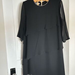 Kay Unger tiered evening dress